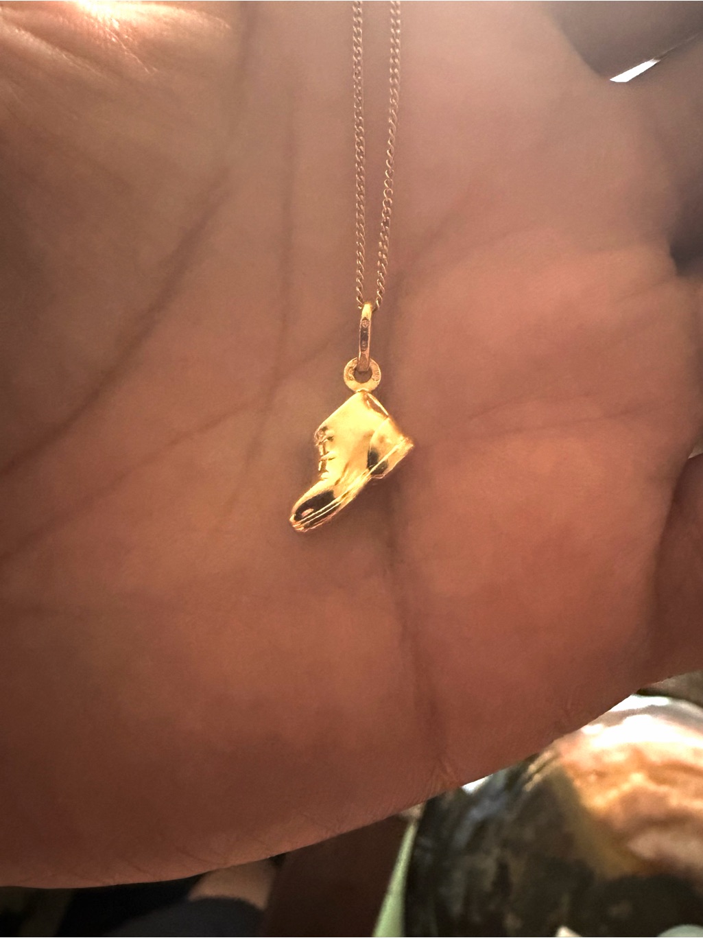 18k Gold Shoe Pendant Necklace
